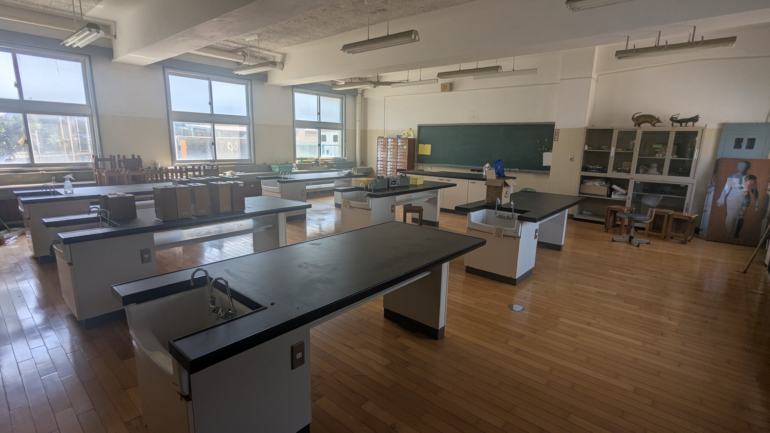 旧剣崎小学校（※理科室）